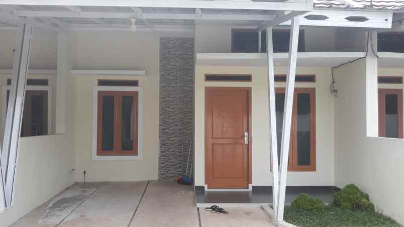 dijual rumah di jalan pemda cibinong