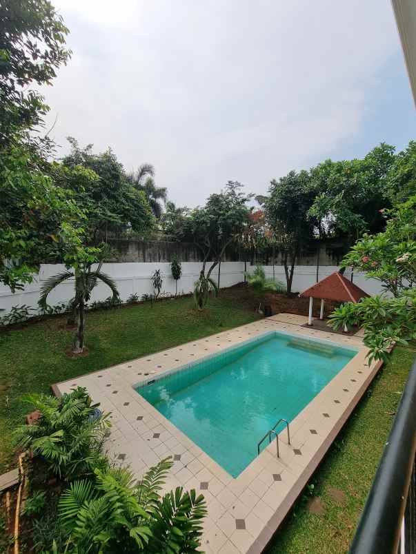 dijual rumah di kemang