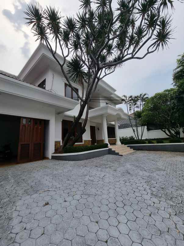 dijual rumah di kemang