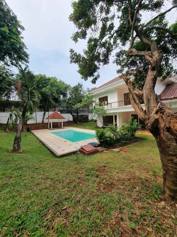 dijual rumah di kemang