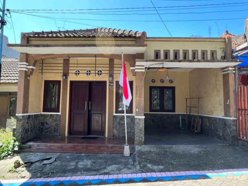 dijual rumah di perum giri asri tahap 2 gresik