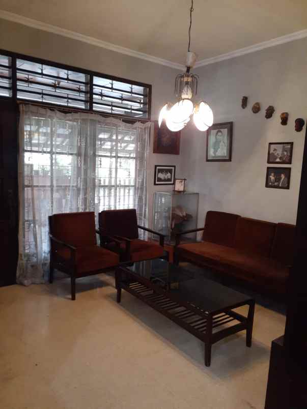 dijual rumah di sektor 1