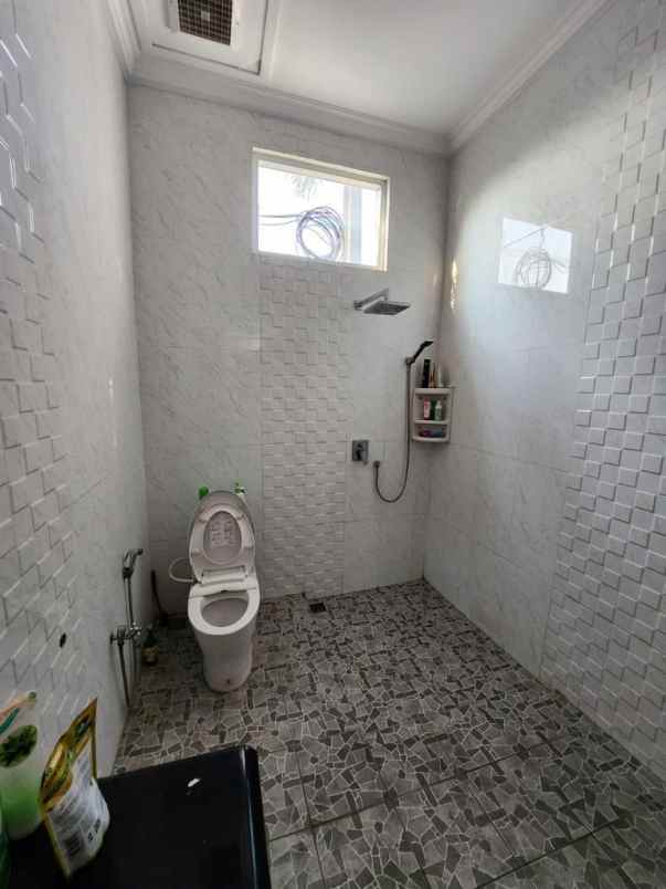 dijual rumah di taman harapan baru bekasi b0422