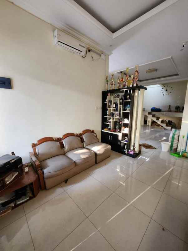 dijual rumah di taman harapan baru bekasi b0422