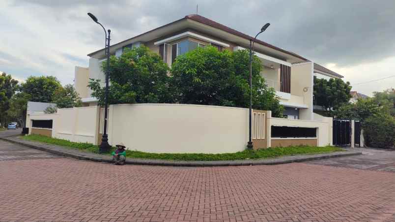 dijual rumah dian istana