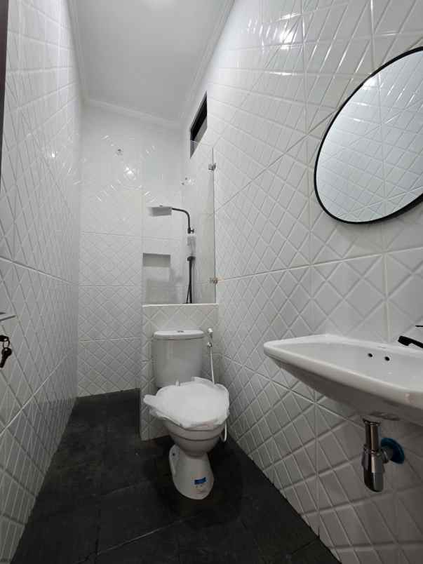 dijual rumah duren sawit