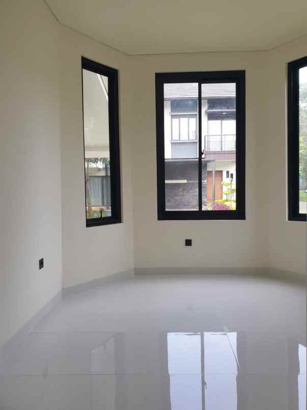 dijual rumah eminent bsd