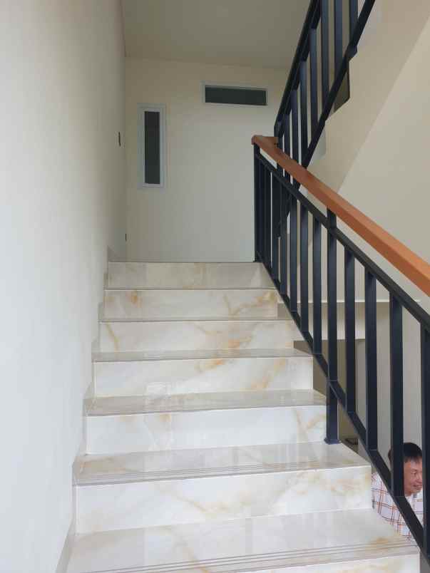 dijual rumah eminent bsd