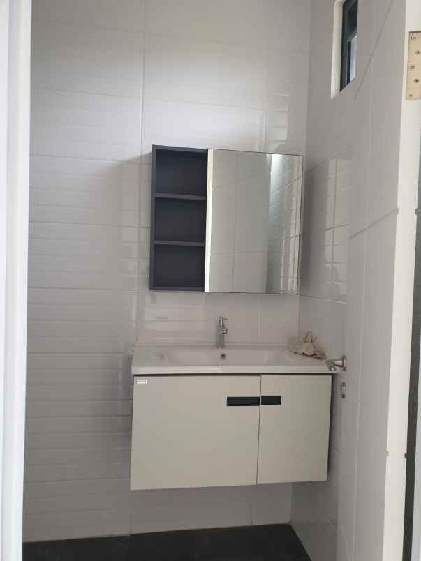 dijual rumah eminent bsd