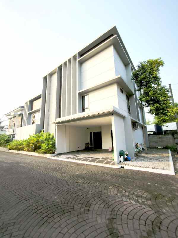 dijual rumah fasco mansion residence