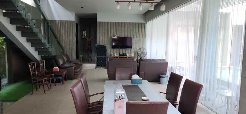 dijual rumah fullerton citraland