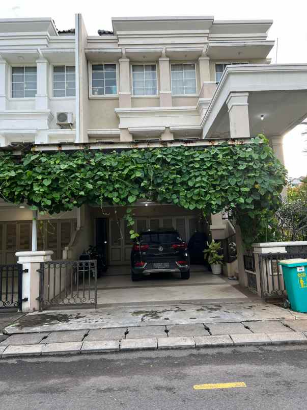 dijual rumah gading grande