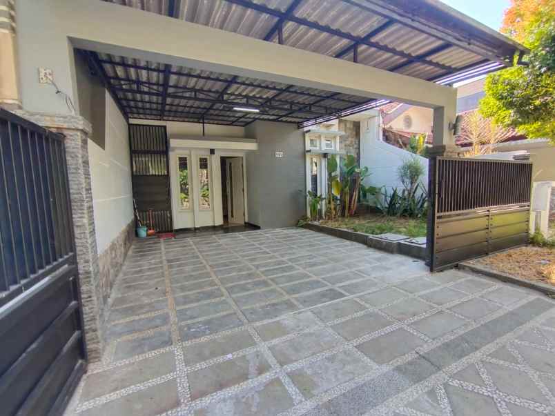 dijual rumah galaxy bumi permai araya