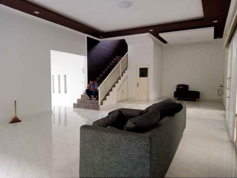 dijual rumah galaxy jupiter margahayu