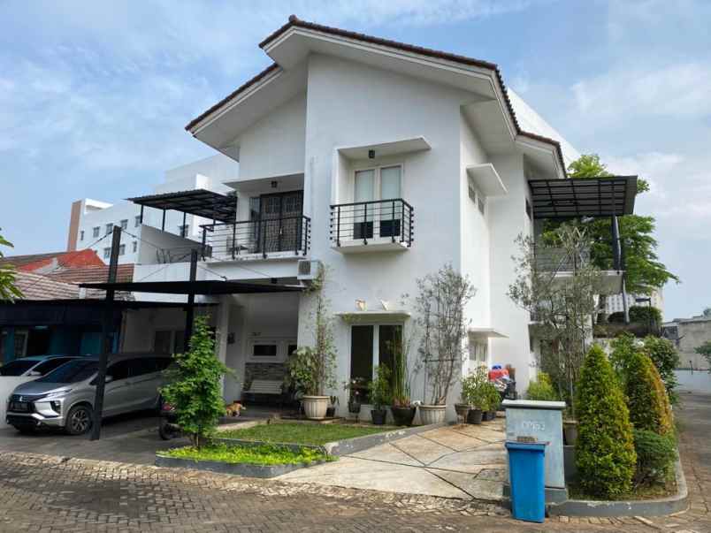 dijual rumah gardenia raya