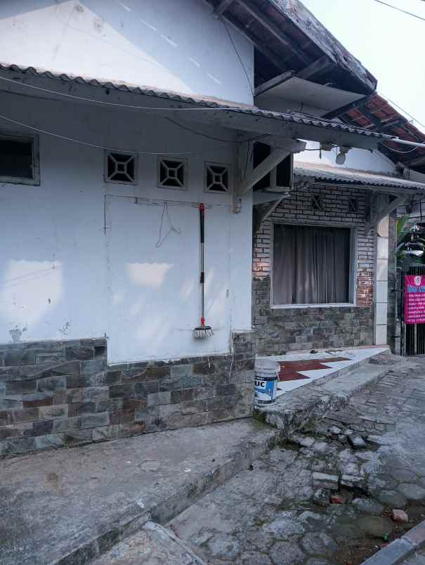 dijual rumah gg sukasari