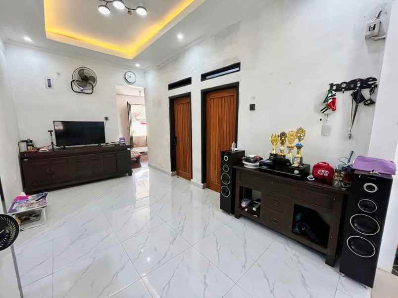 dijual rumah graha citalang permai
