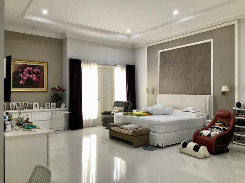 dijual rumah graha famili blok d surabaya