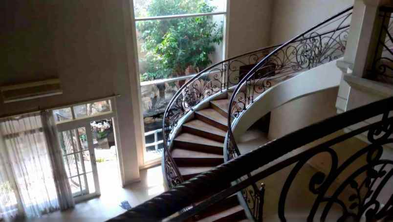 dijual rumah graha famili blok o