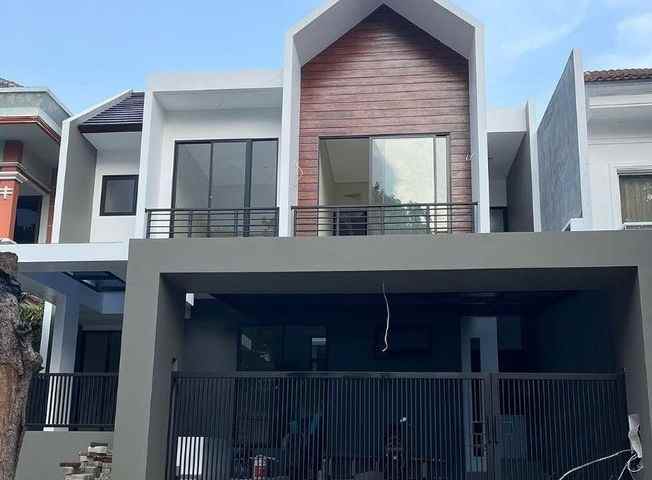 dijual rumah graha family wiyung