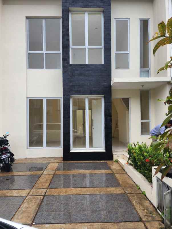 dijual rumah graha raya bintaro jaya