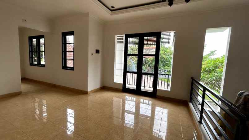 dijual rumah hook di legenda wisata