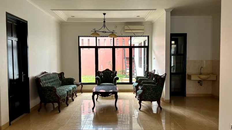 dijual rumah hook di legenda wisata