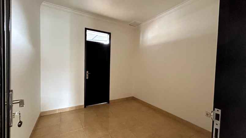 dijual rumah hook di legenda wisata