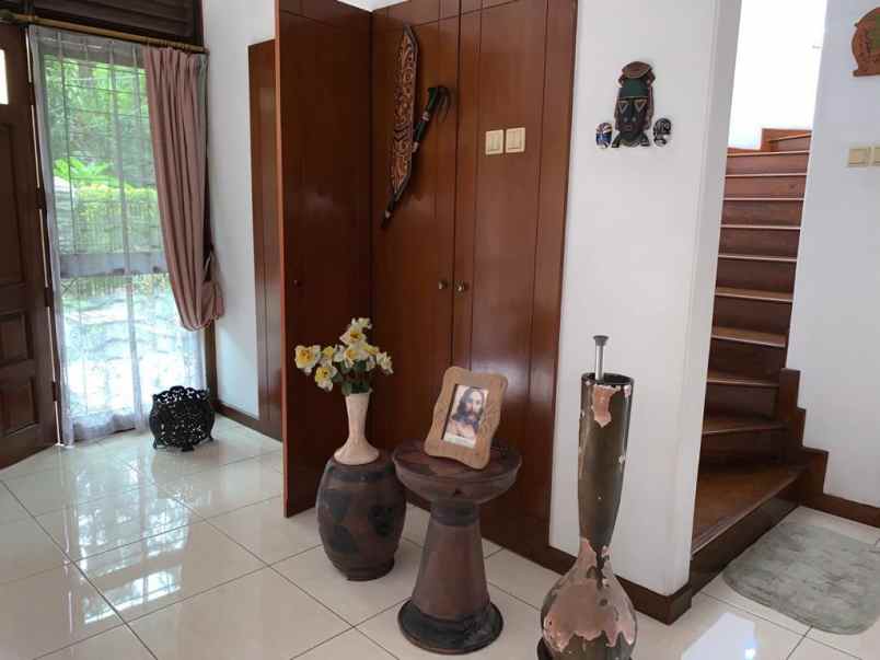 dijual rumah hook eksklusif taman aries jakarta barat