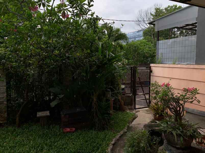 dijual rumah hook eksklusif taman aries jakarta barat