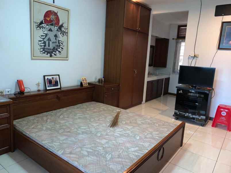 dijual rumah hook eksklusif taman aries jakarta barat