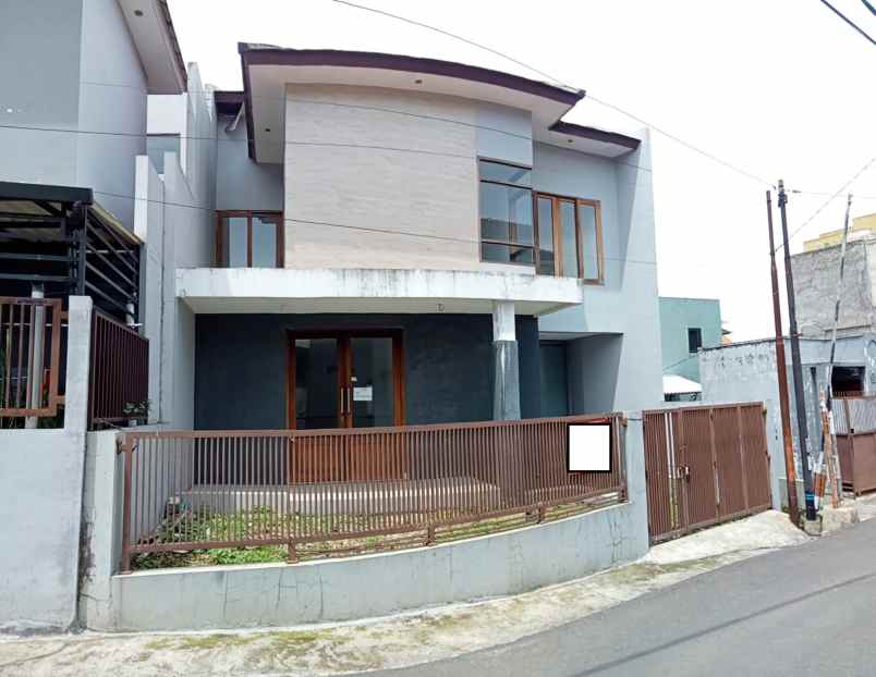 dijual rumah jalan budi luhur