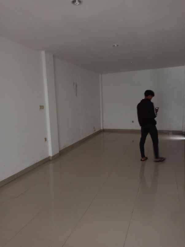 dijual rumah jalan budi luhur