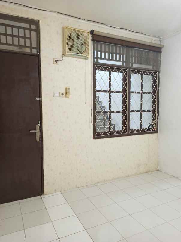 dijual rumah jalan kucica bintaro jaya