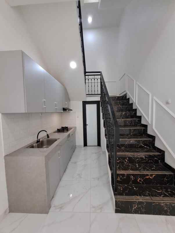 dijual rumah jalan pangkalan jati 1