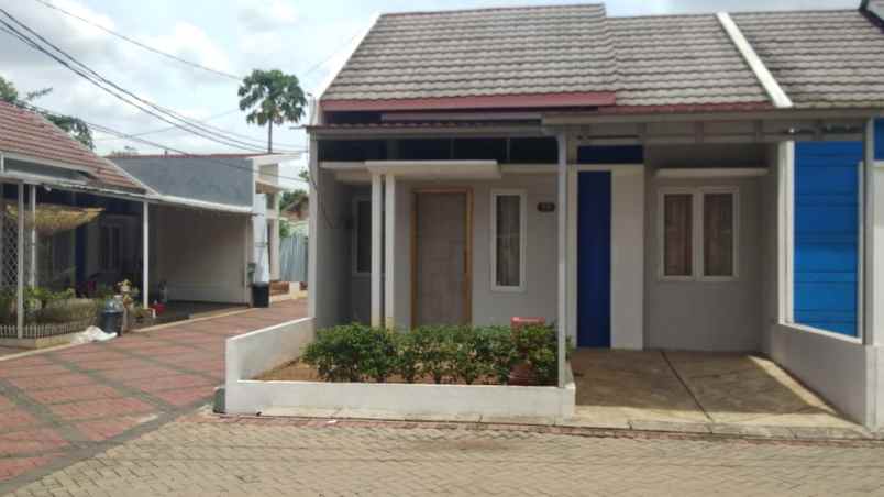 dijual rumah jalan r kimas hasyim