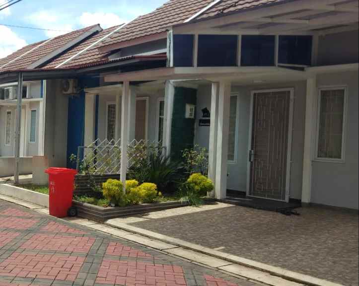 dijual rumah jalan r kimas hasyim