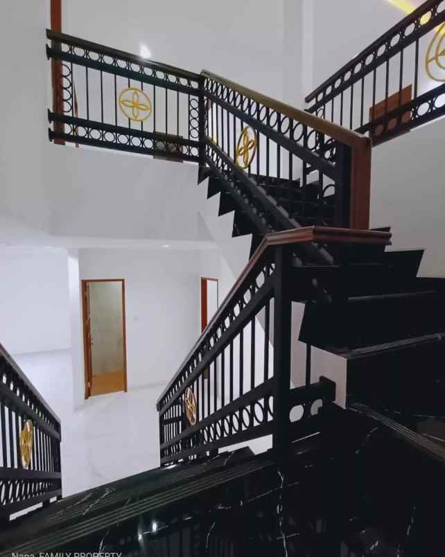 dijual rumah jalan raya kavling deplu