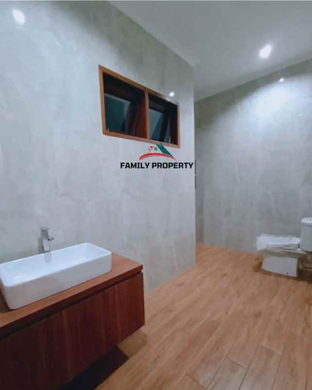 dijual rumah jalan raya kavling deplu