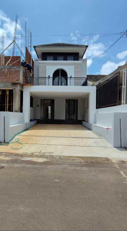 dijual rumah jalan raya majapahit
