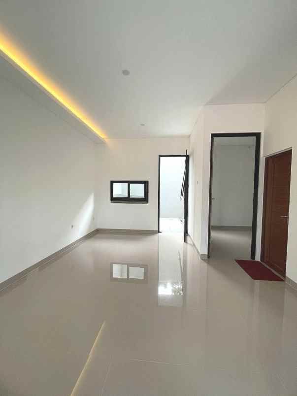 dijual rumah jalan raya pamulang