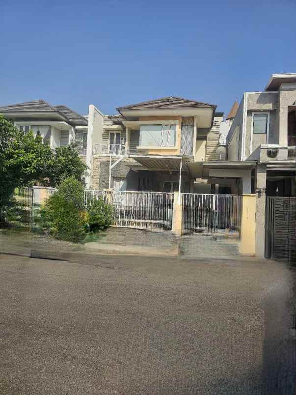 dijual rumah jalan royal residence