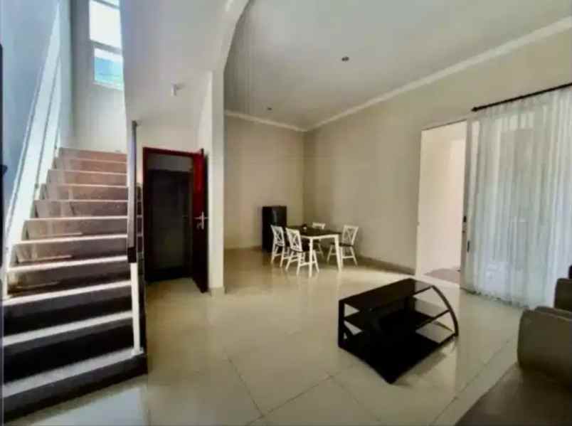 dijual rumah jalan royal residence