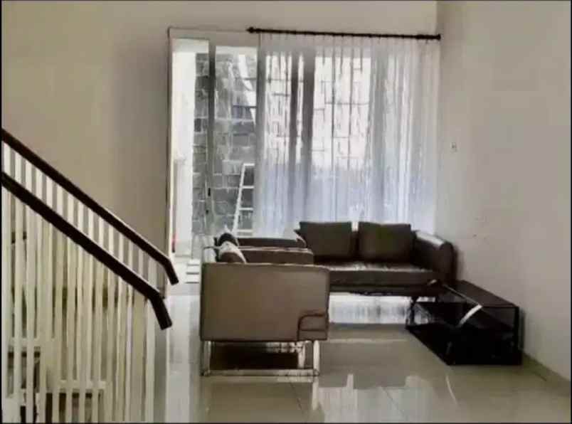 dijual rumah jalan royal residence
