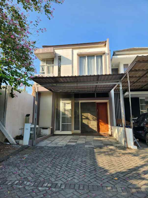 dijual rumah jalan royal residence