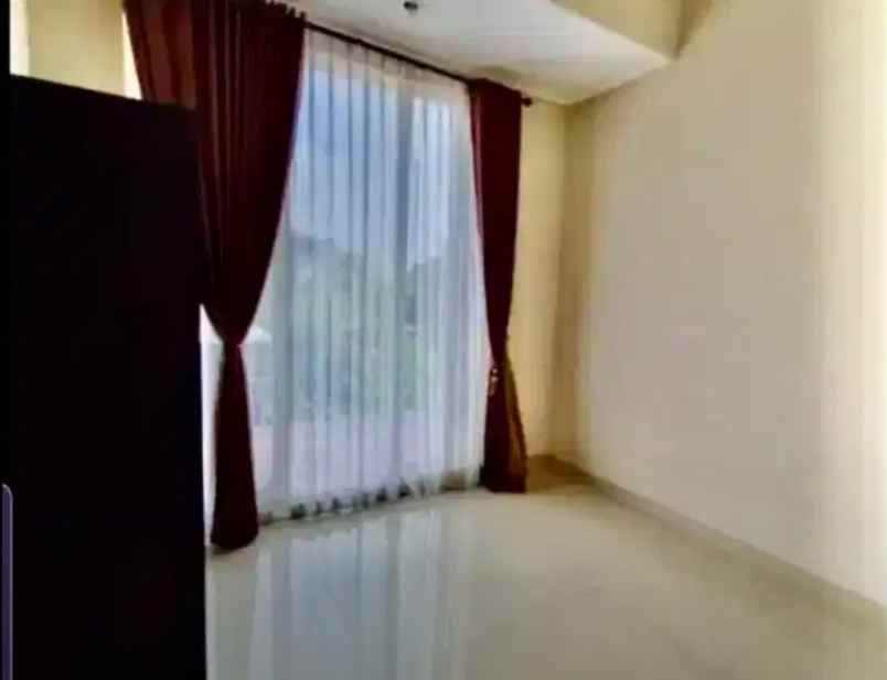 dijual rumah jalan royal residence
