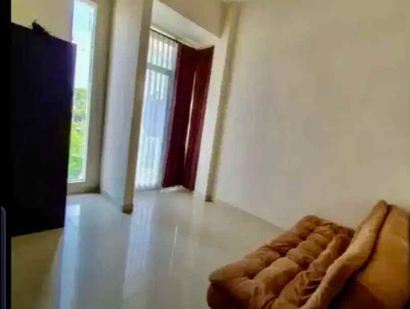 dijual rumah jalan royal residence