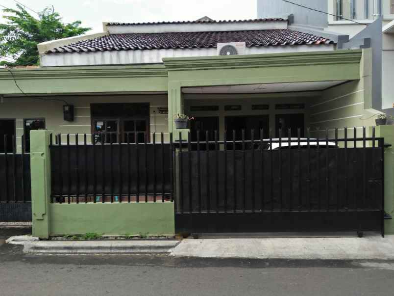 dijual rumah jalan swadharma utara vi