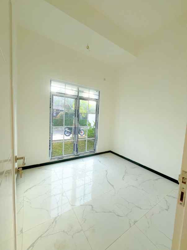 dijual rumah jalan timur indah 1a