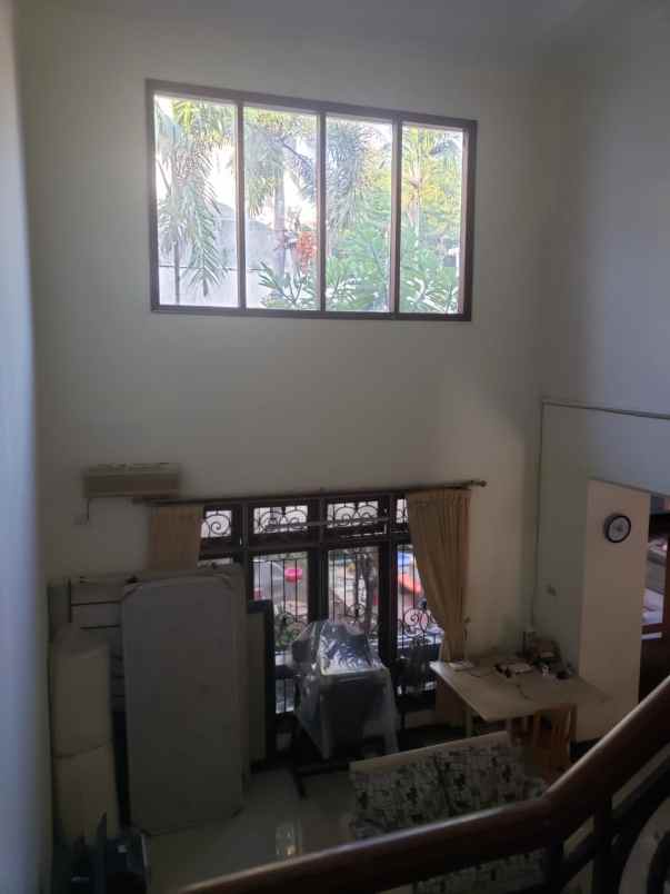 dijual rumah jalan villa bukit mas